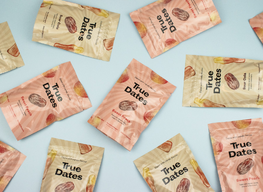 true dates - ochucené datle - arašídy - cola - broskev - sušenky